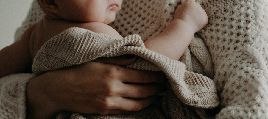 Nejlevnější IVF je to, které začnete řešit včas. Začít léčbu lze přitom i bez peněz.