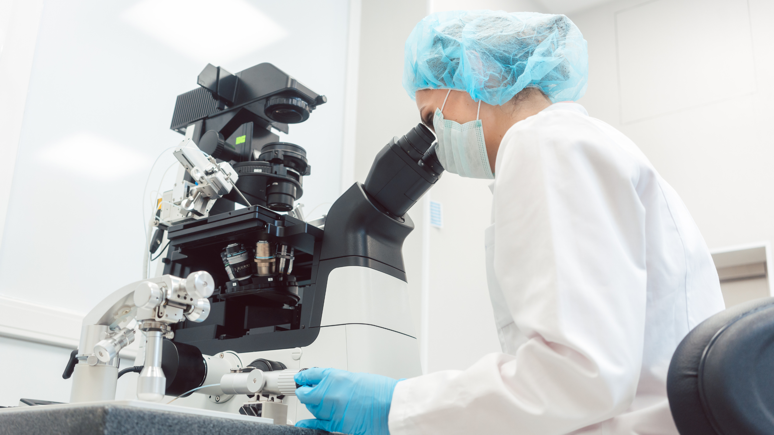 Změna IVF kliniky: Kdy o ní uvažovat a jak probíhá prakticky?